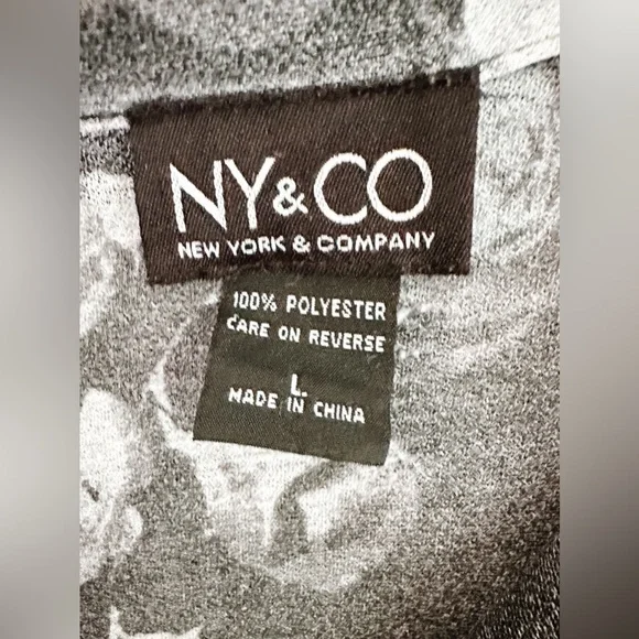 NY & Co. Sheer Floral Monochrome Button Down - Size: Large - Picture 4 of 7